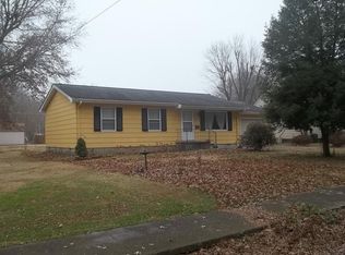 706 S Commercial St, Benton, IL 62812