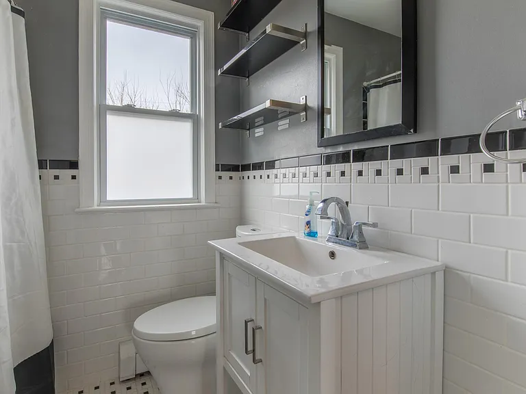 212 S Courthouse Rd — Photo 15