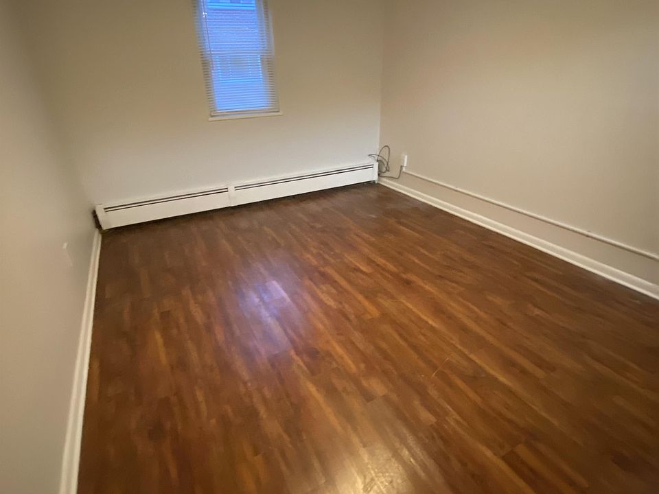 1st image of 4400 Rocky River Dr APT 107