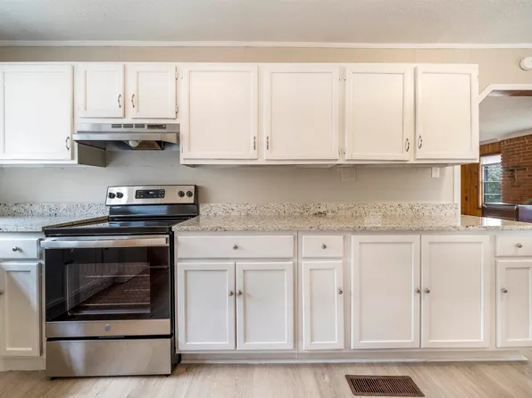 2876 Valley View Cir, Adamsville, AL 35005