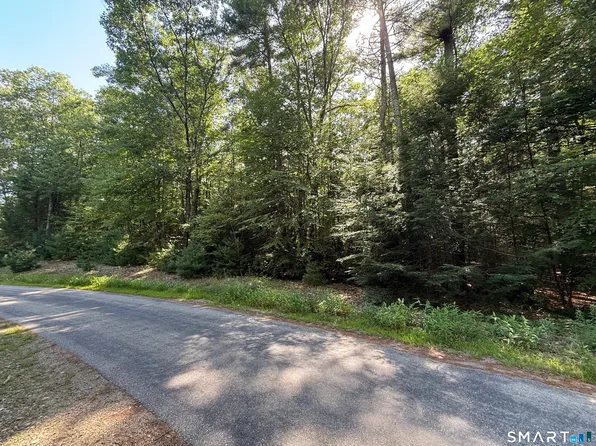 Tayler Trail, Woodstock, CT 06281
