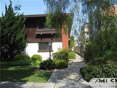 2nd image of 922 E Ave