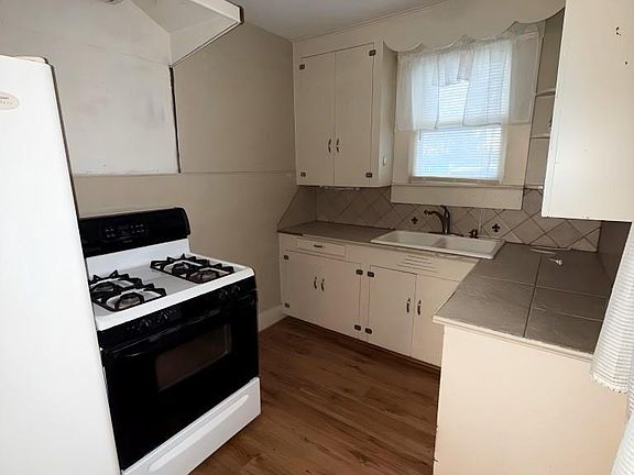 4th image of 1105 Trenton St