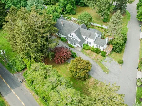 221 Huntington Bay Road, Huntington, NY 11743