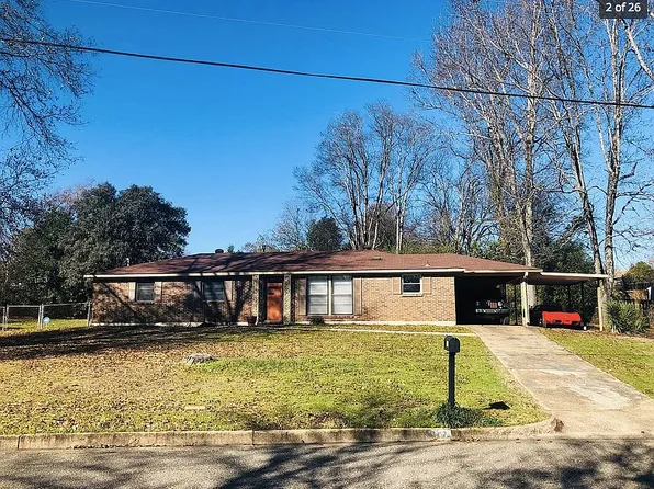 303 Woodvale Rd, Prattville, AL 36067