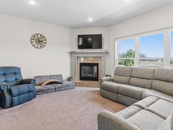 4th image of 715 Silverman Blvd