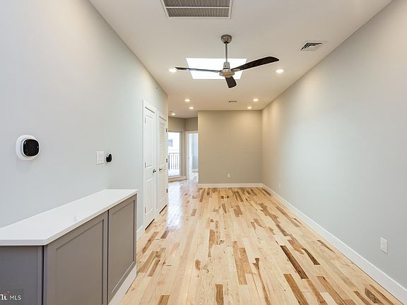 3rd image of 1142 Frankford Ave APT 4
