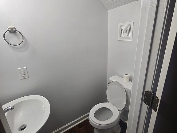5th image of 708 3rd Ave