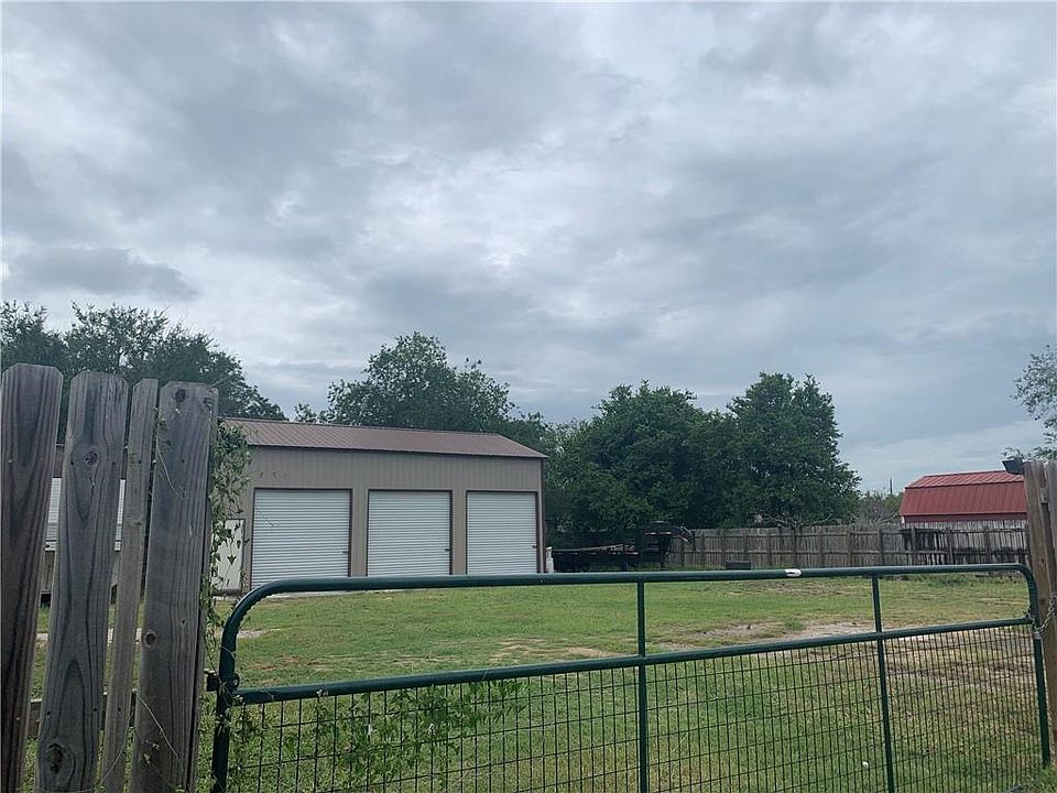 1st image of 409 W Gray Ave