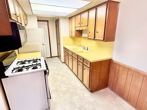 2nd image of 5350 Southbrook Ct Unit 19