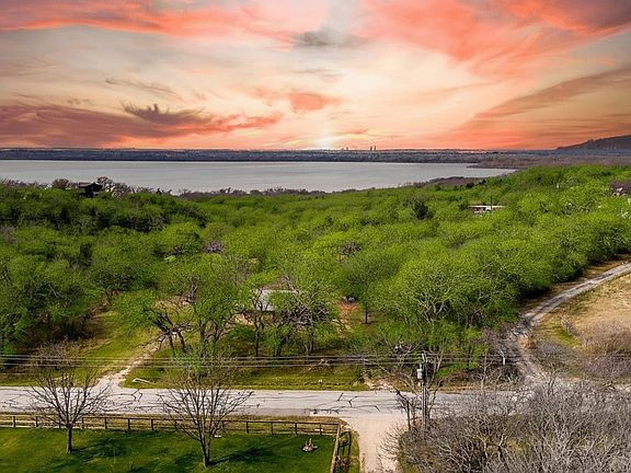 3rd image of 2301 Moseley Rd