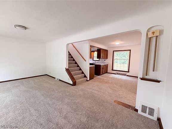 3rd image of 971 Learidge Rd