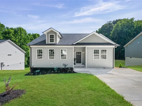 134 Pinnix St, Jonesville, NC 28642