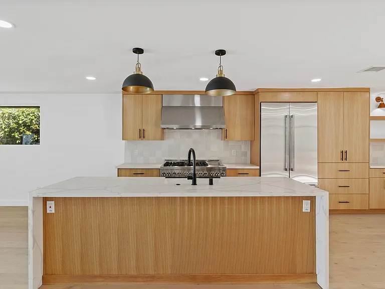 5261 Allott Ave — Photo 8