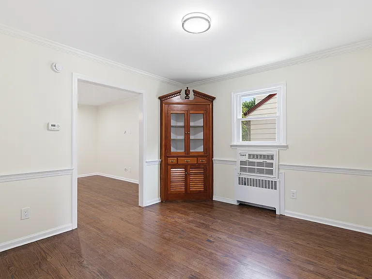 322 Broughton Ave #1 — Photo 6