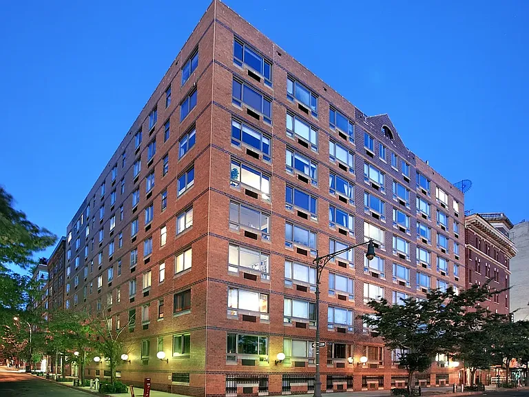 110 Horatio St #209 — Photo 4