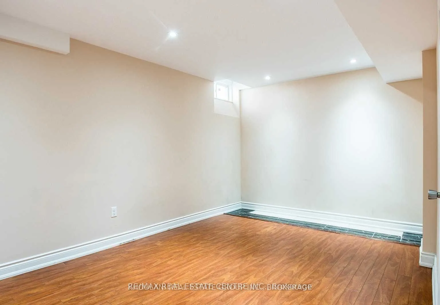 3 bed, $2,100 — Photo 2