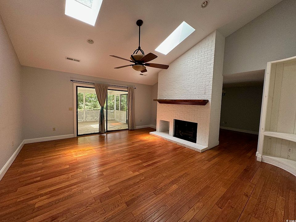 2nd image of 198 Hawthorn Dr.