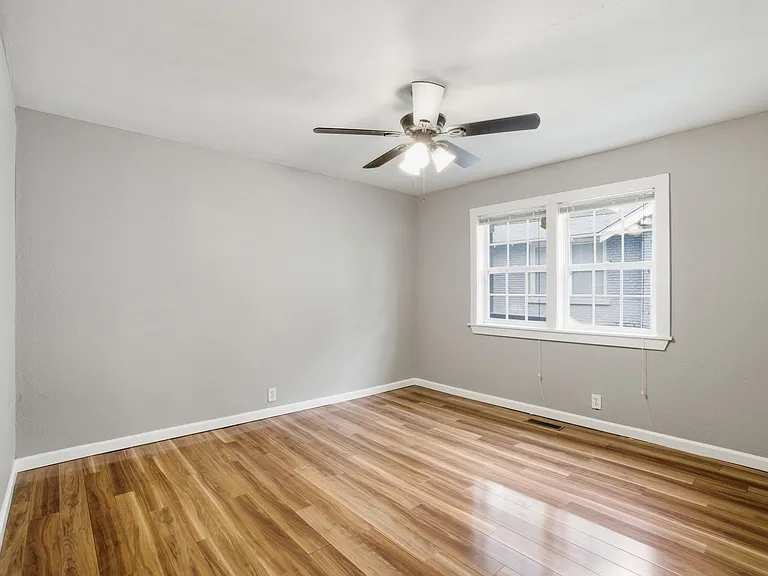 1318-1320 S Summit St — Photo 33