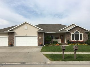 1510 Meadow Rd, Grand Island, NE 68803