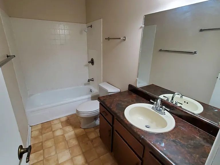 831 & 837 E Wayne Ave — Photo 11