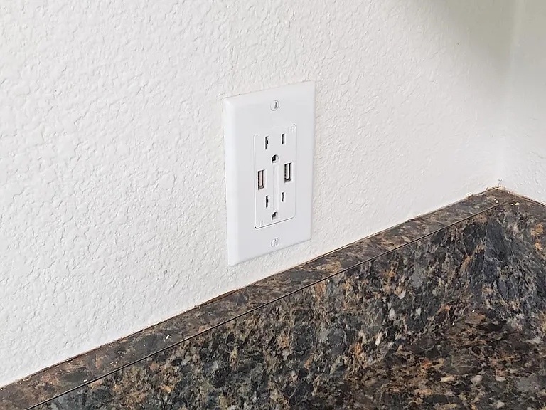 USB Outlet