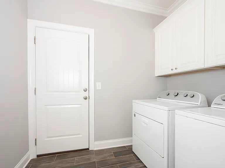 490 Lotus Ct — Photo 35