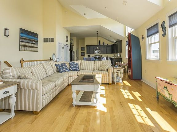 3rd image of 4215 Landis Ave Unit 202