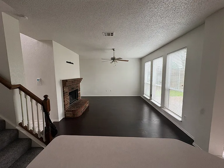 1415 Vanderbilt Ln — Photo 8