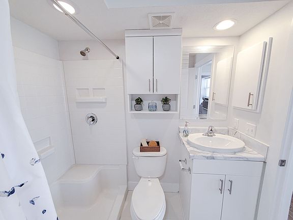 3rd image of 836 Park Ave #836-102-A500