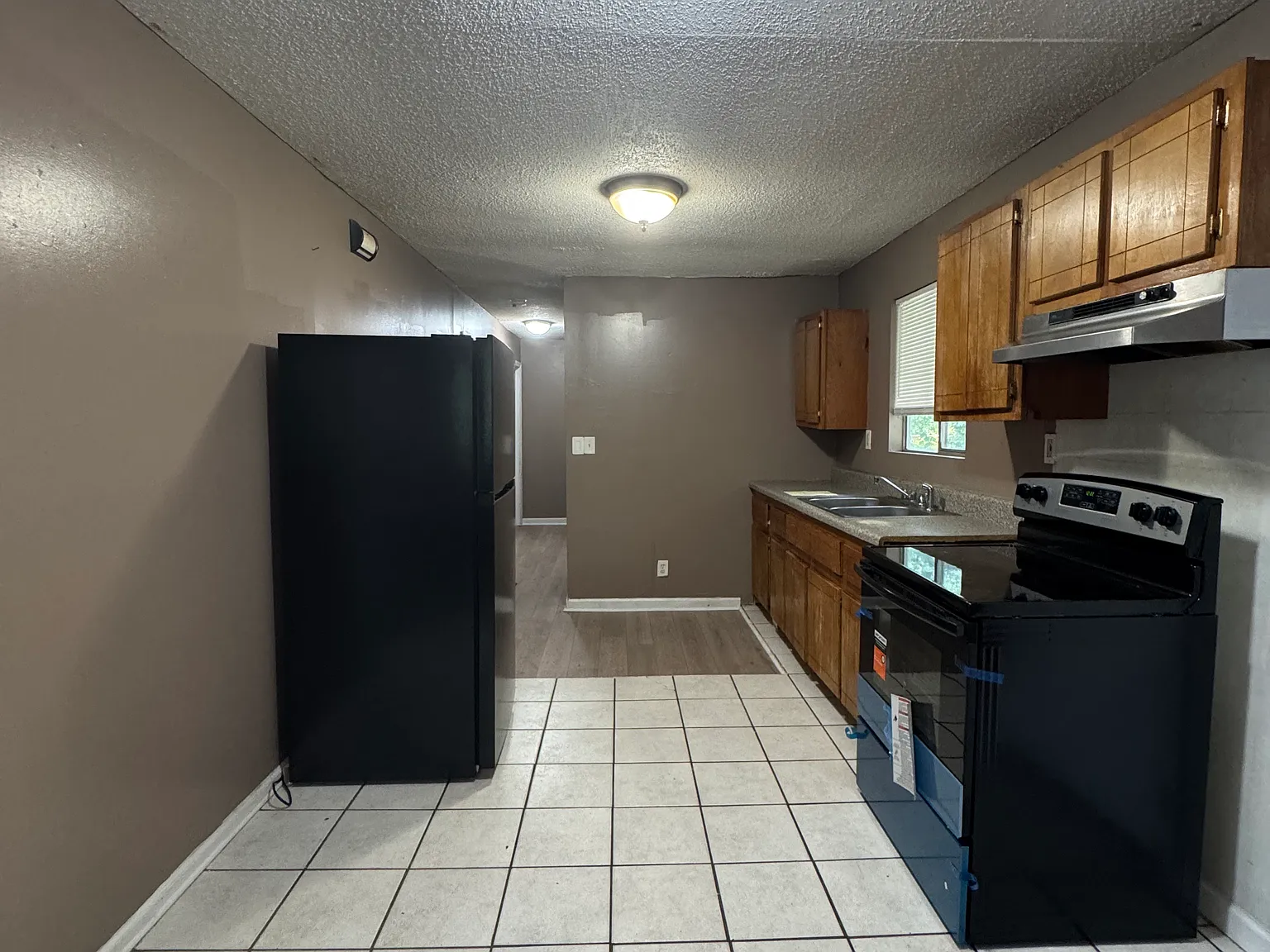 3 bed, 960 sqft, $1,100 — Photo 3