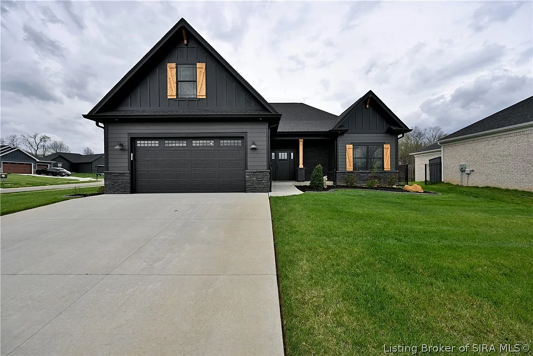 738 TCB Boulevard photo 1