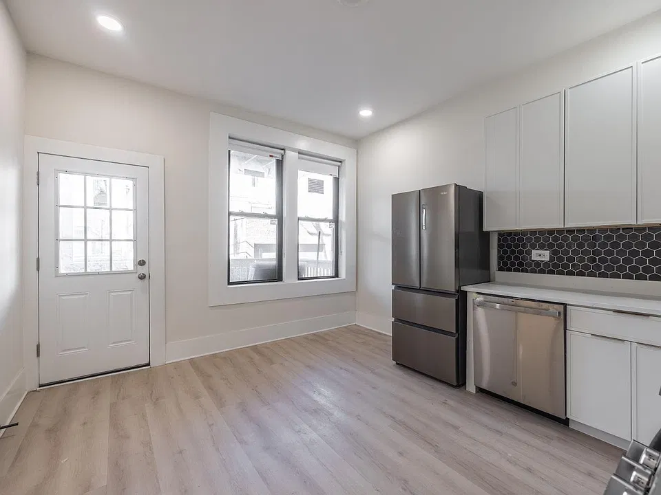 944 N Damen Ave #1