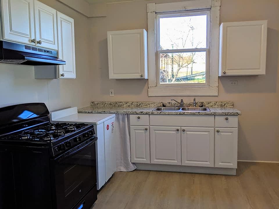 1st image of 532 N Main St