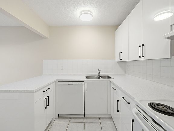 4th image of 811 Westview Cres