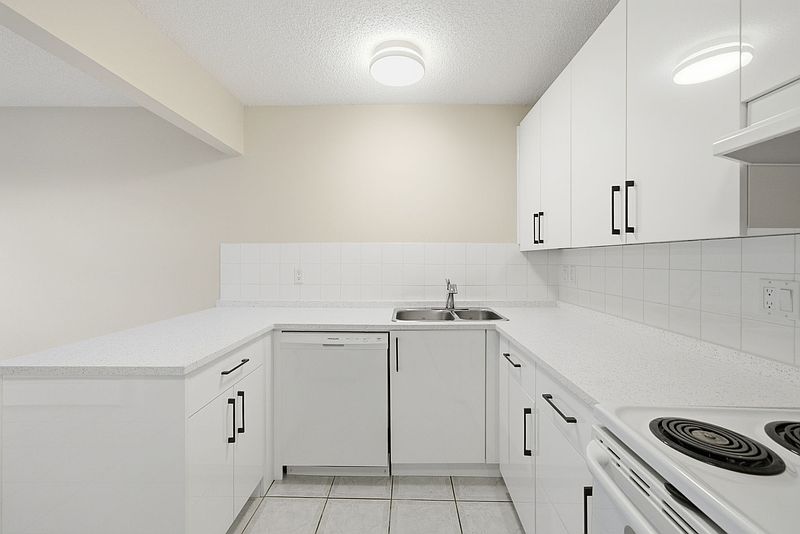 North Vancouver Townhouse for rent - 3 Bedrooms — photo 3