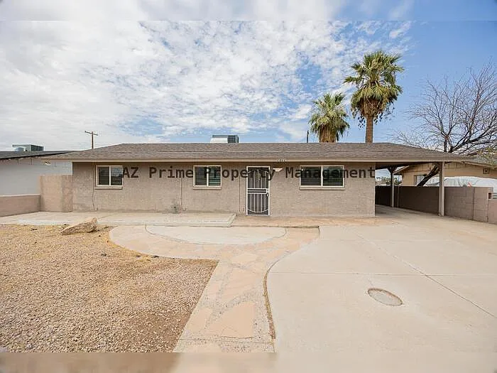 2062 E Nancy Ln — Photo 2