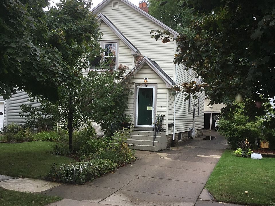 1st image of 19 Hamilton Dr