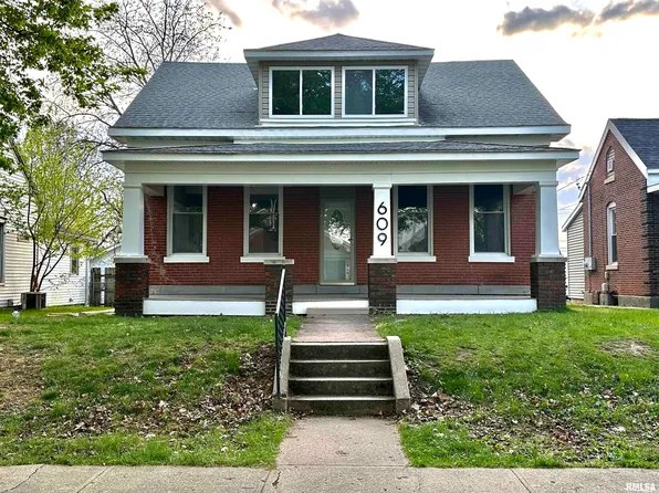 609 N 13th St, Quincy, IL 62301