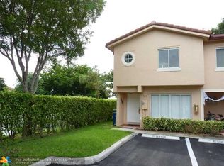 152 Riviera Cir, Weston, FL 33326