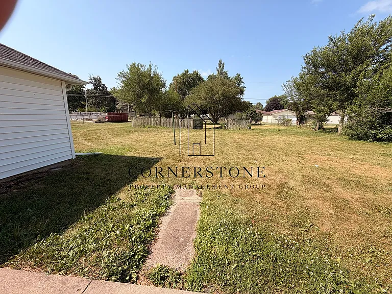 112 E Court St — Photo 11