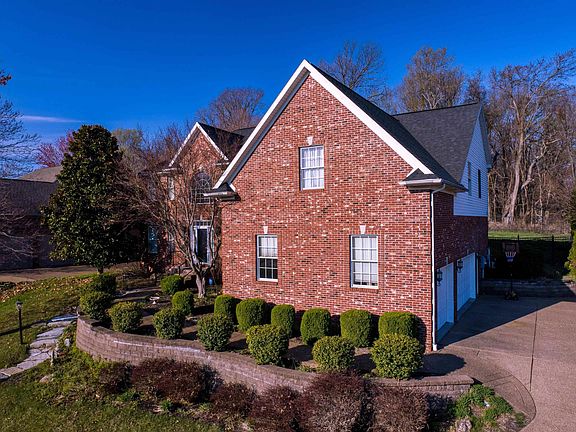 3rd image of 4595 Estate Dr