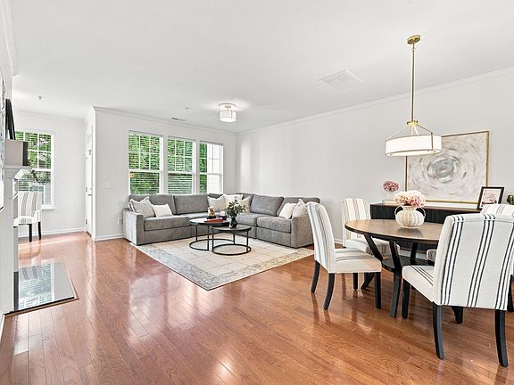 3rd image of 5918 Longeria Ct