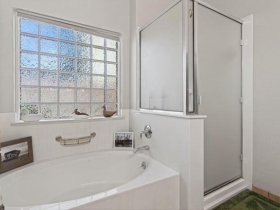5th image of 952 Waterfall Dr NE