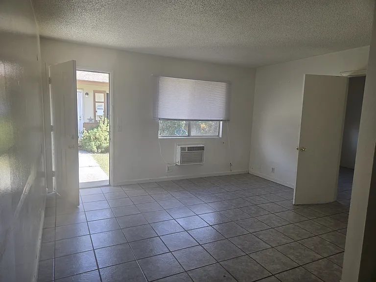 1855 E Devonshire Ave #1 — Photo 5