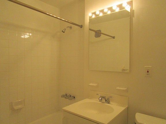 4th image of 48 W 73rd St APT 6D
