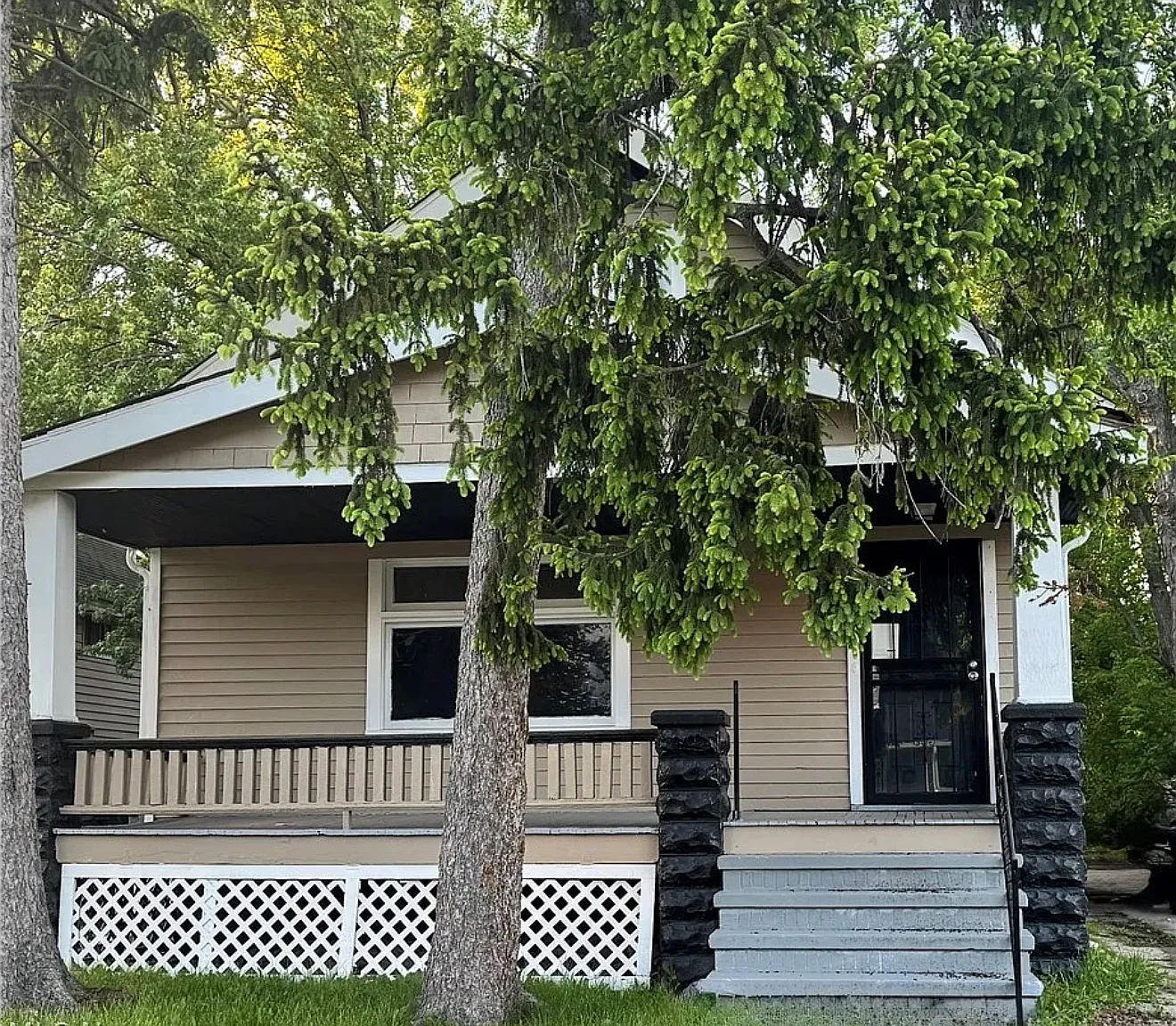 4 bed, $1,375 — Photo 1