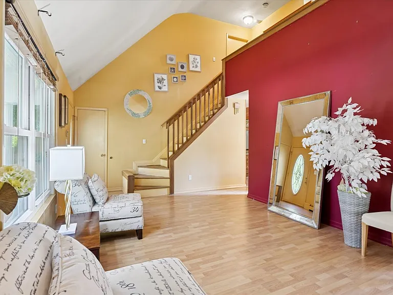 3 Meadowgrass Ln — Photo 5
