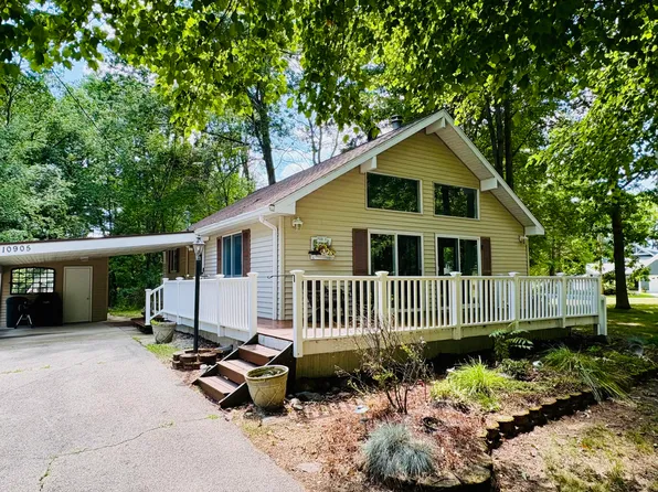 10905 1st St, Stanwood, MI 49346