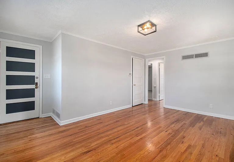 5517 NW Radial Hwy — Photo 3